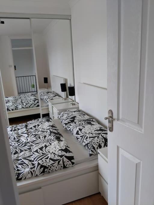 Private 2 Bed Flat Close To Excel & City Airport London Luaran gambar