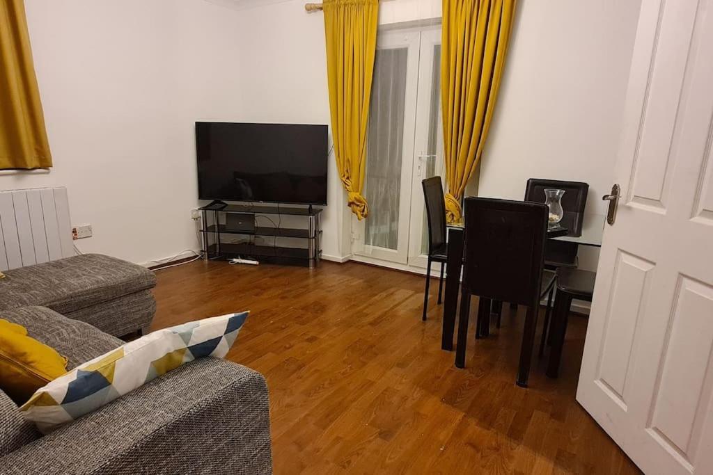 Private 2 Bed Flat Close To Excel & City Airport London Luaran gambar